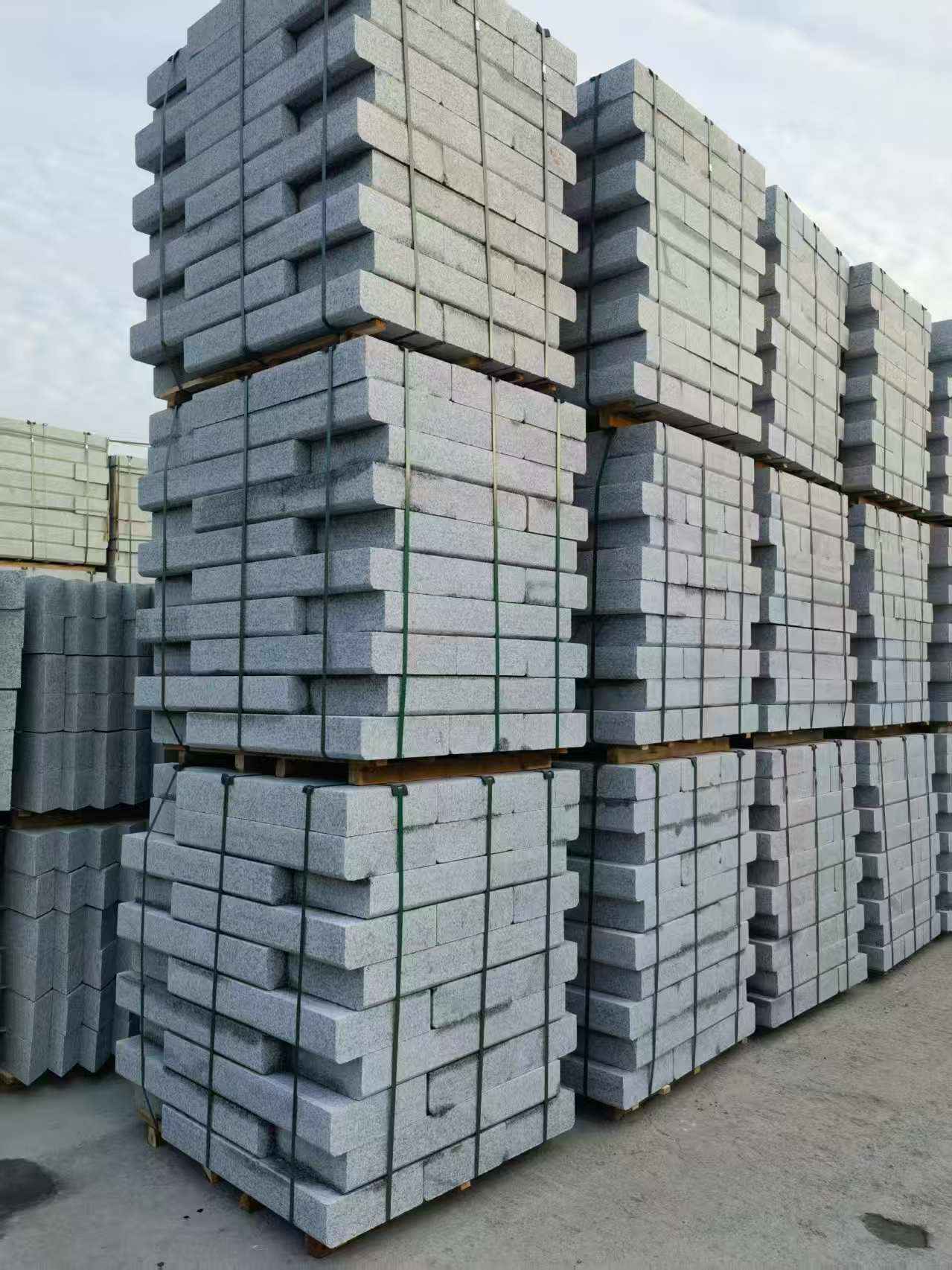 甘肃 路沿石（路侧石），颜色一致，尺寸标准