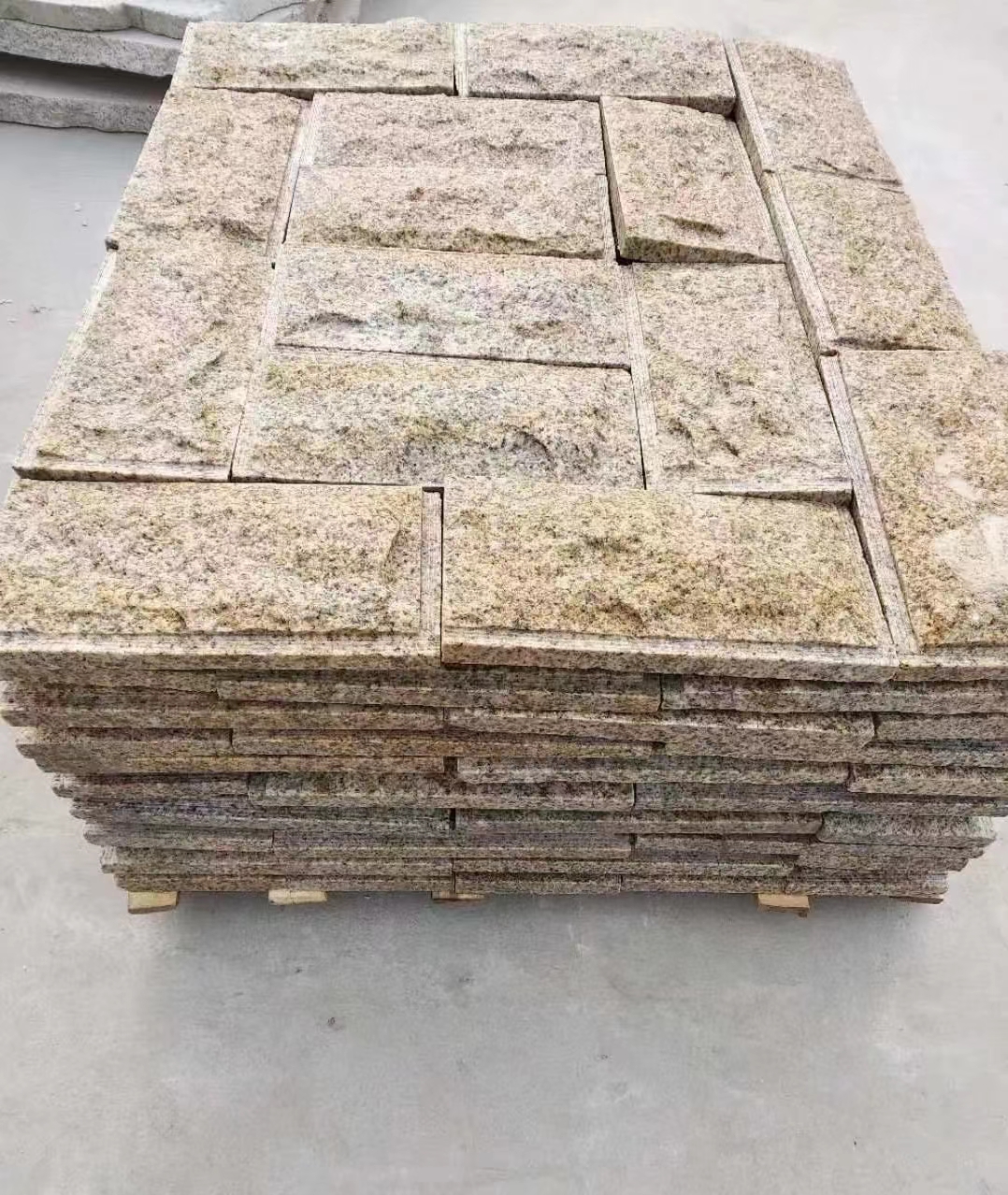 甘肃黄锈石蘑菇石